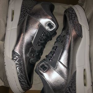 Retro 3 Premium HC